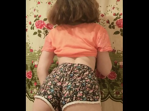 ❤️ Giovane pupa sexy fa uno striptease riprendendo i suoi pantaloncini alla telecamera ️  Sessoal it.porn-list.ru ❌️❤