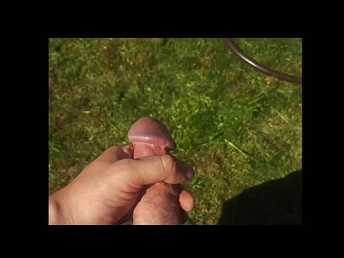 ❤️ Hot hottie si fa scopare la figa rosa e sborra con uno squirt in un giardino estivo ️  Sessoal it.porn-list.ru ❌️❤